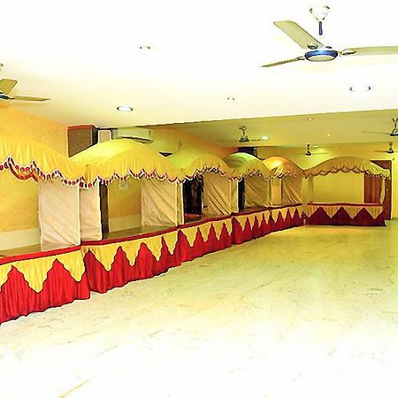 Sindhu Towers Hotell Vellore Eksteriør bilde