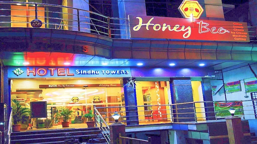 Sindhu Towers Hotell Vellore Eksteriør bilde
